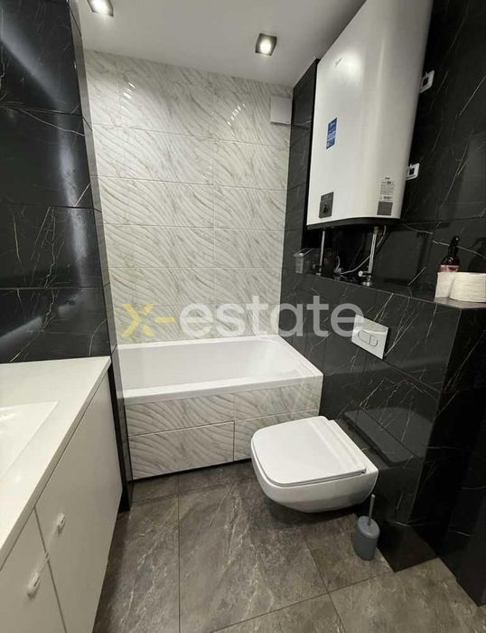 Продам трикімнатну квартиру на Салтівці по Амосова у тихому районі