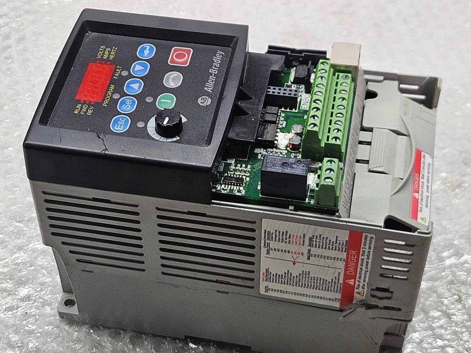Allen-Bradley Przekształtnik częstotliwości 22B-A2P3N114 PowerFlex40