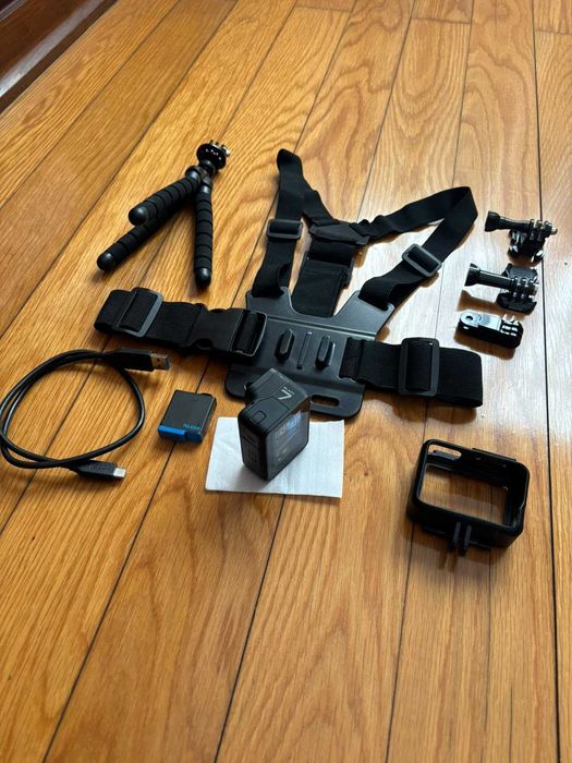 GoPro Hero 7 Black, 2 baterias e acessórios