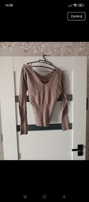 Sweterek beżowy łańcuszek