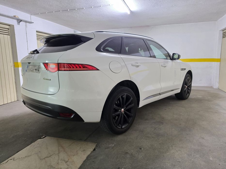 Jaguar F pace R sport