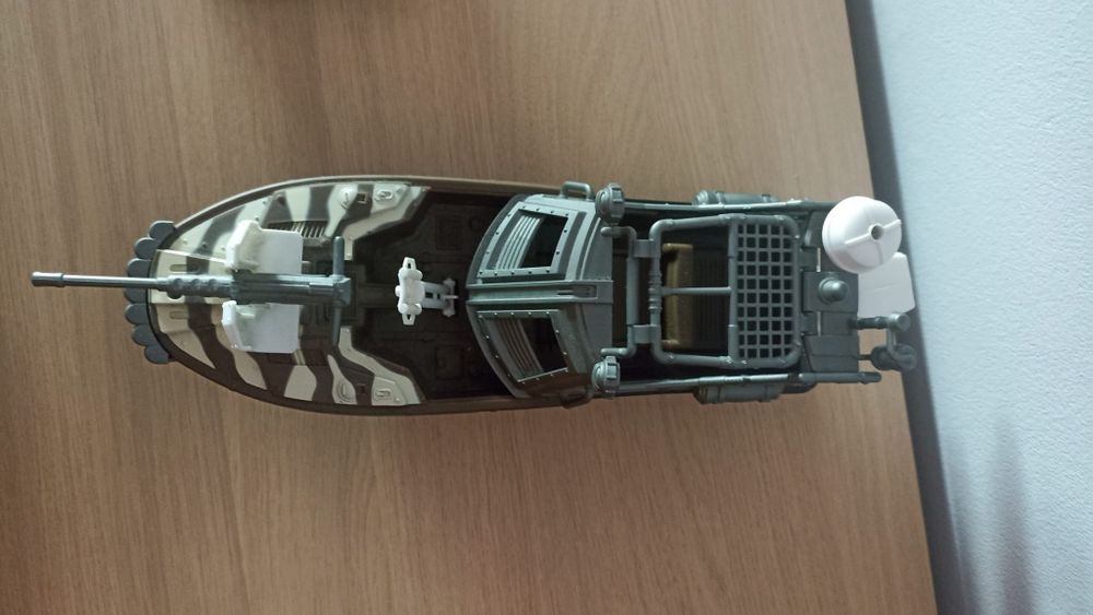 Navio de guerra+ bote e mergulhador