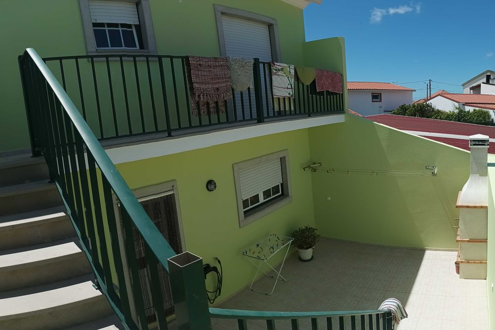 Vendo excelente moradia T4 a 5 minutos do centro da Lourinhã.