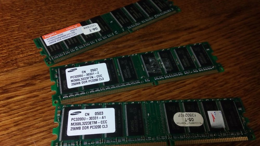 Оперативна пам'ять для ПК DDR-400 256 мб 3 шт.