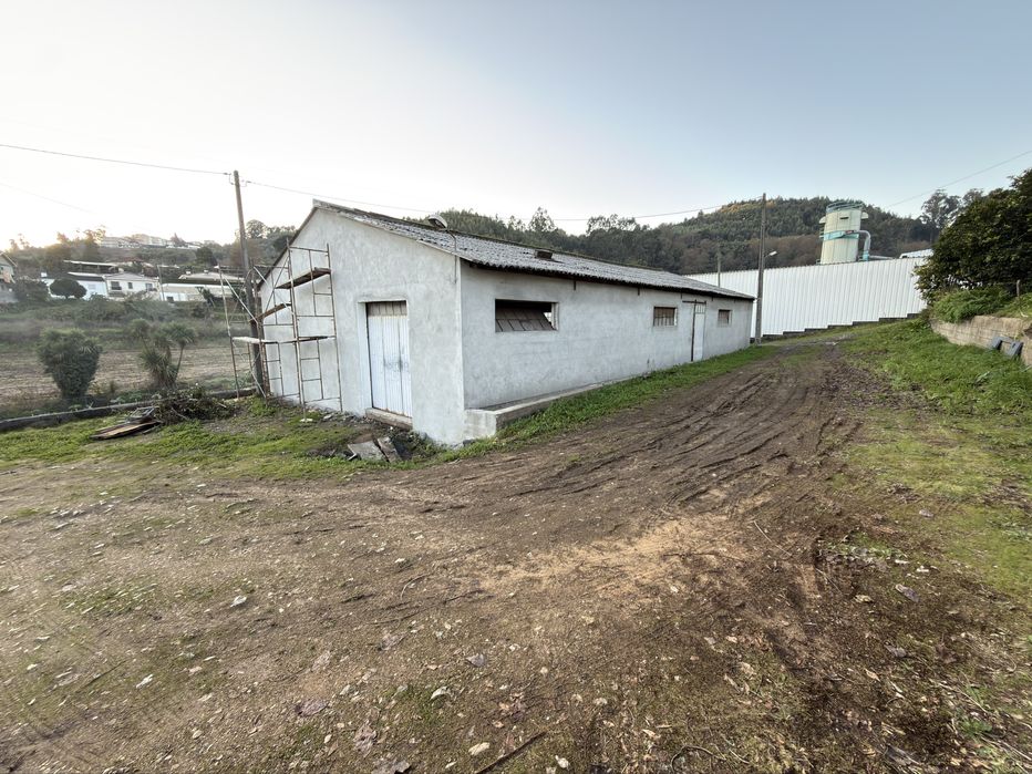 Alugo Armazém para Carpintaria equipado com maquinas