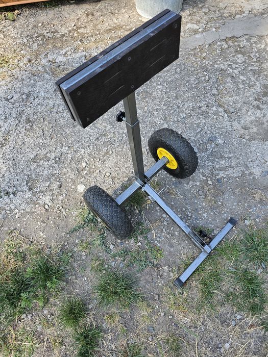 Підставка для човнового мотора.