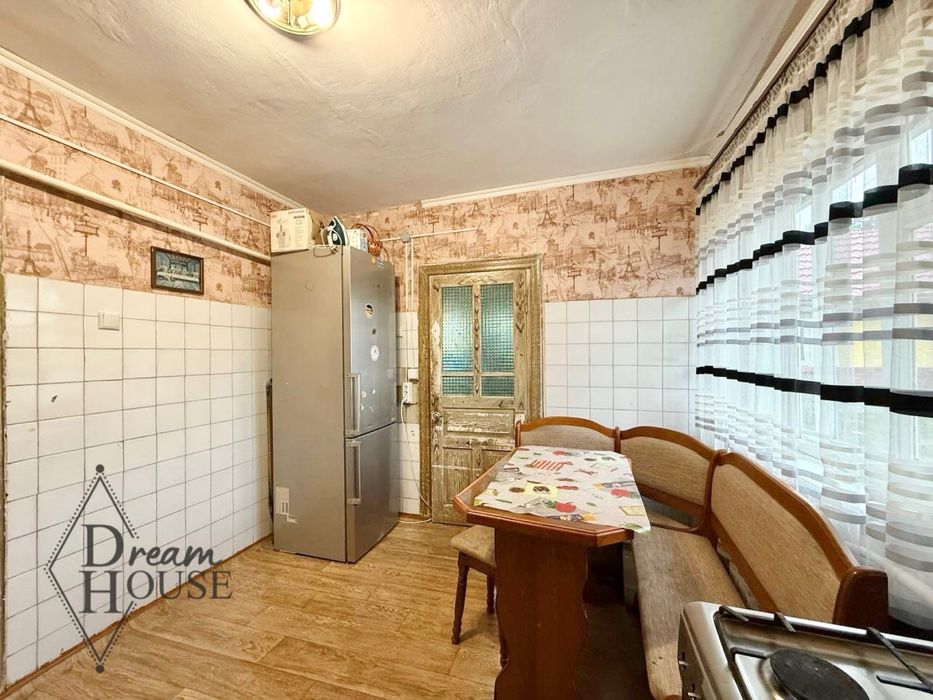Продаж 2 поверхового цегляного будинку