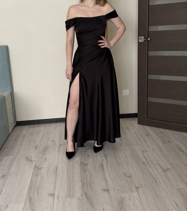 Розкішна вечірня сукня