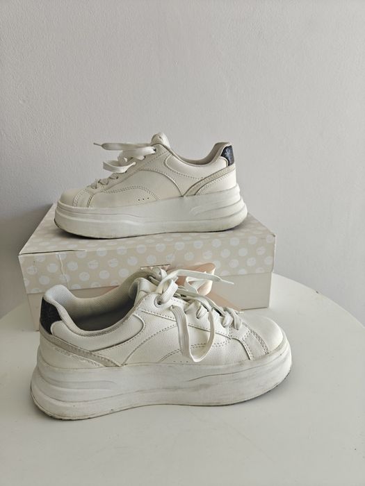 Białe sneakersy gruba podeszwa Stradivarius 36