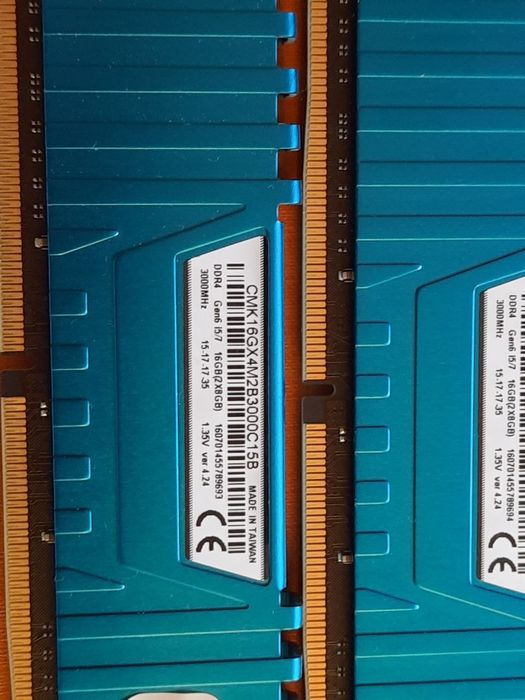 Pamięć RAM Corsair Vengeance LPX DDR4 2x8GB