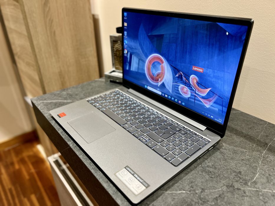 Lenovo Ideapad 330S I5-8250U/12Gb RAM/SSD/Gráfica Dedicada 2Gb