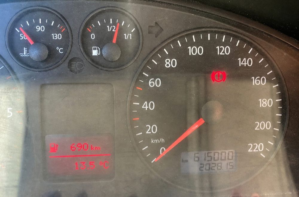 Volkswagen Transporter T5 — 04/2006 — 9 lugares Excelente Mecânica