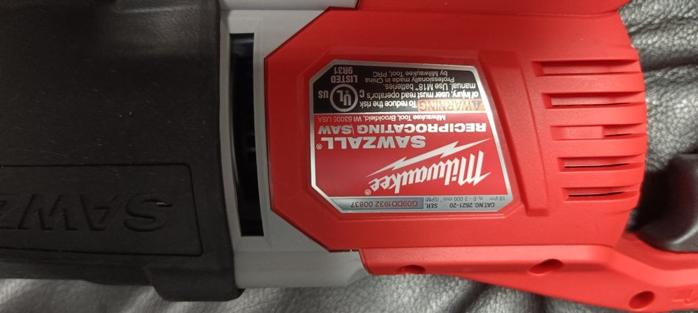 Шабельна пила Milwaukee M18 Sawzall