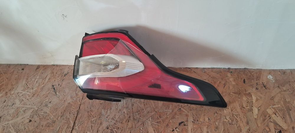 Фара задняя на Ford Escape