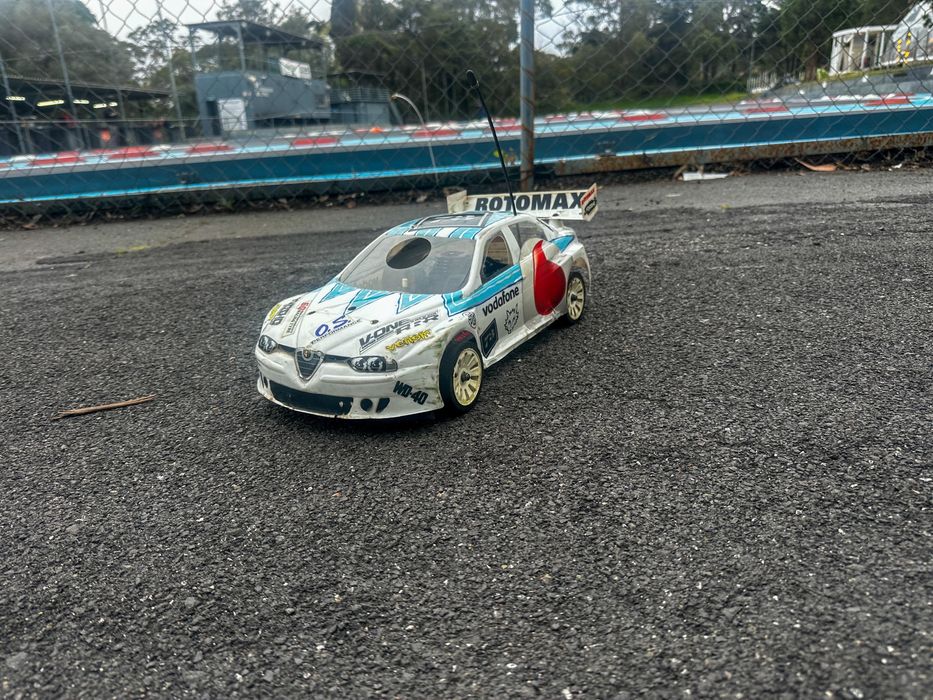 Carro RC Nitro Kyosho 1/10 c/ Starter Box, Rádio Futaba e Acessórios