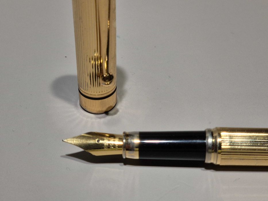 Caneta de Aparo Iridium Point Germany, em dourado e preto