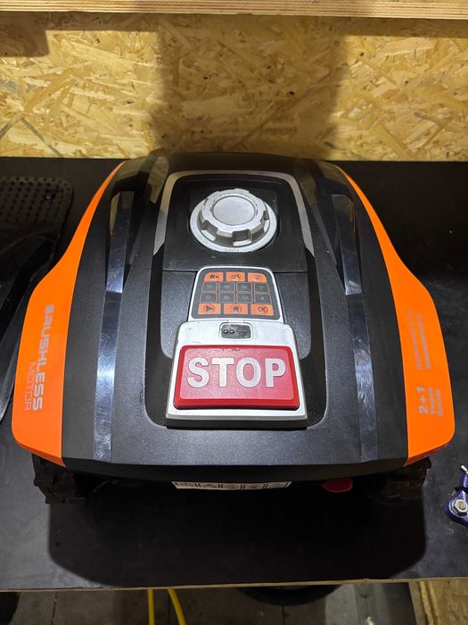 Robot koszący Yard Force Compact 400 RiS 400m2 WiFi iRadar STAN BDB!