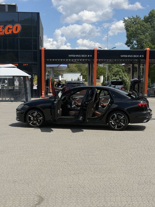 Audi A4 Premium 40 2022. Мінімальні пошкодження.