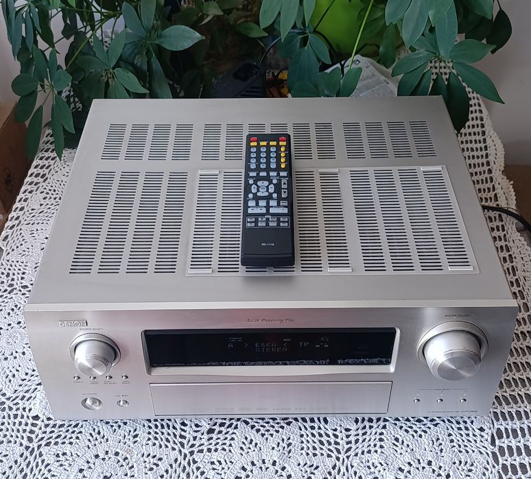 Amplituner DENON AVR 2809+ pilot
