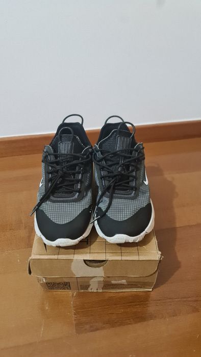 Sapatilhas Nike React Live