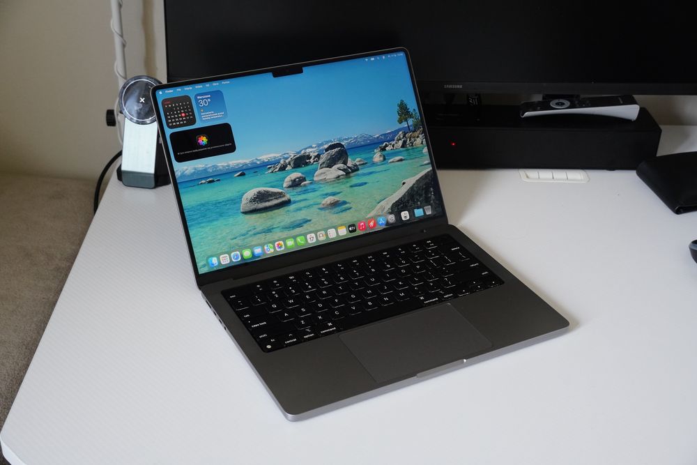 Macbook Pro 14” 2021 M1 Pro 16GB/512GB + torba