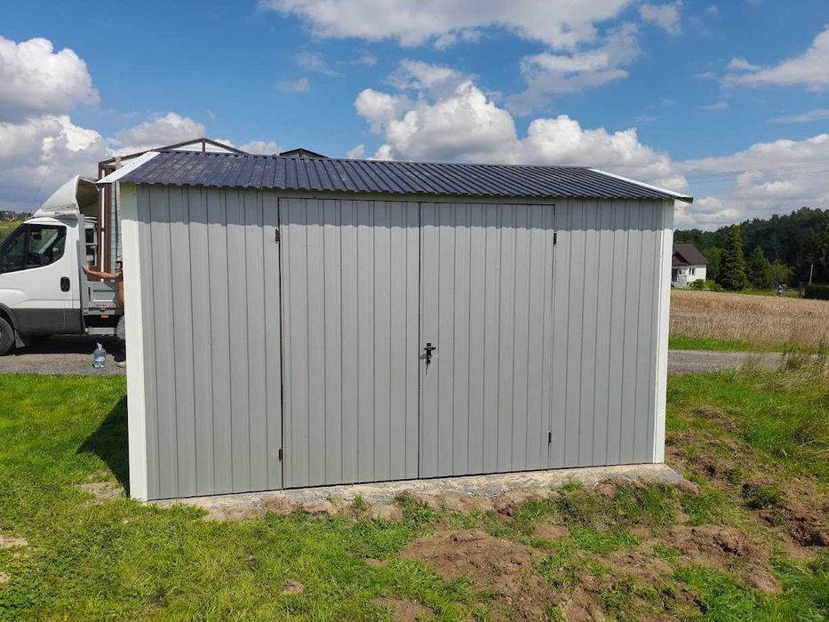 Blaszany domek narzędziowy 4x3 z dachem dwuspadowym
