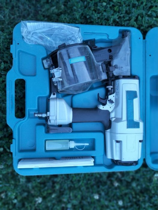 Новий пневматичний цвяхозабивач Makita AN901 інструмент