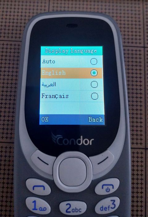 TELEMÓVEL NUNCA USAD0, novo
Dual-sim e slot para cartão de memória
Linguas: inglês, francês e árabe, pois foi adquirido em França.