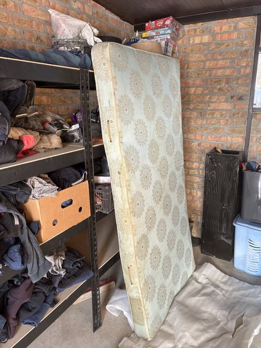 Матрац пружинний  віддам