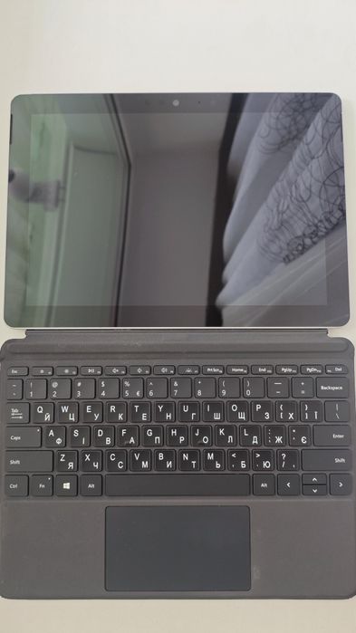 Microsoft Surface Go  Intel Pentium Gold Processor 4415Y   128GB  Gt 8GB. Gt RAM.  Model 1824