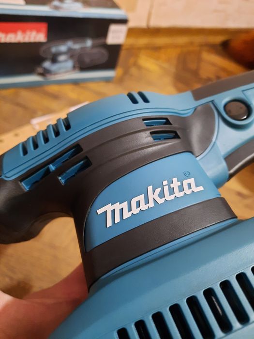 Абсолютно нова,оригінал!!Вібраційна шліфмашина Makita BO 3711,190вт