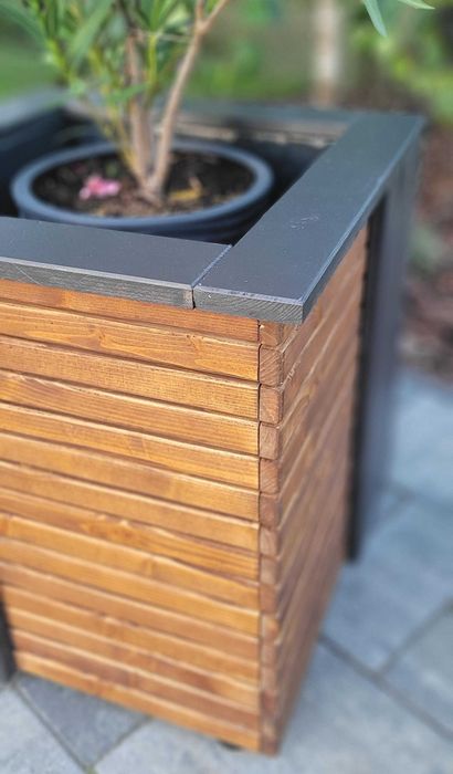 Donica, ławka - drewniane meble ogrodowe, doniczka