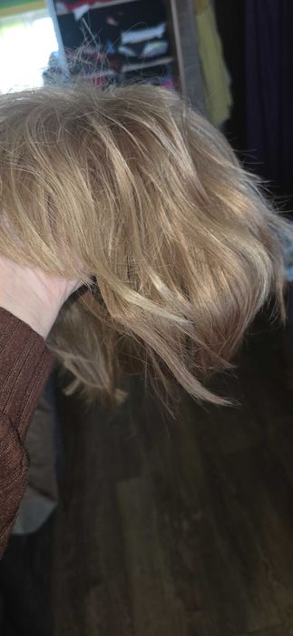 Peruka blond wlosy zakrywajace ucho