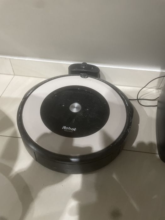 I roobot roomba e5