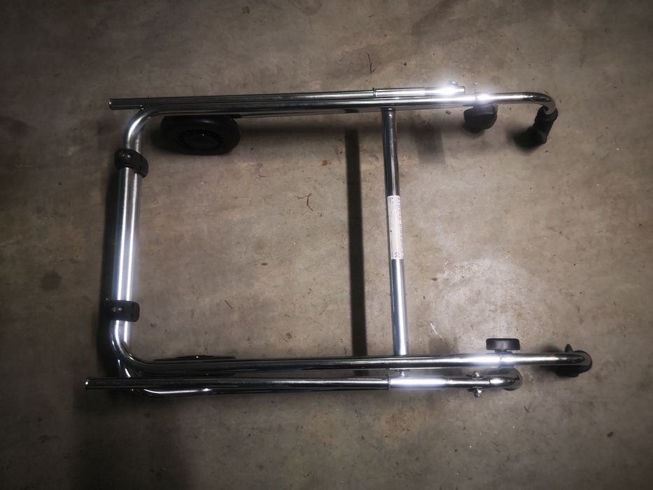 Andarilho articulado e fixo