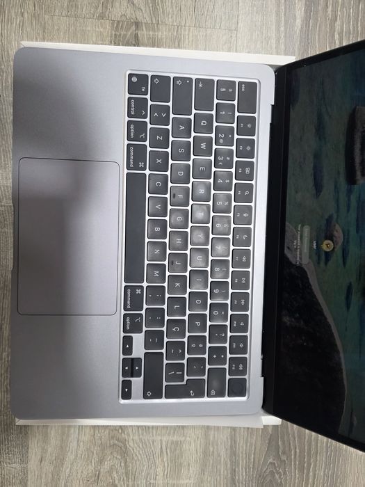 Macbook air m2 8gb / 256gb