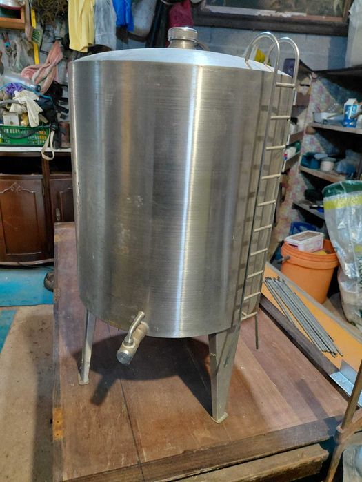 Tenho uma cuba e um barril para venda