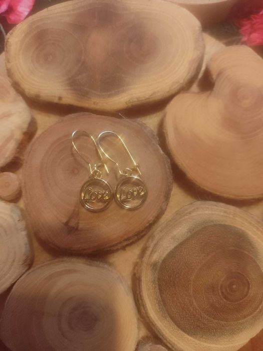 Kolczyki "Love". Antyalergiczne. Kolor złoty.