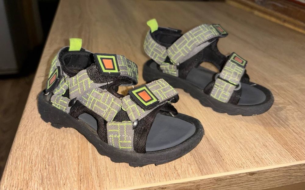 Дитяче босоніжки