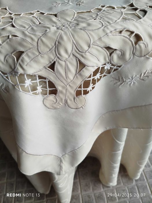 Toalha em bordado Richelieu