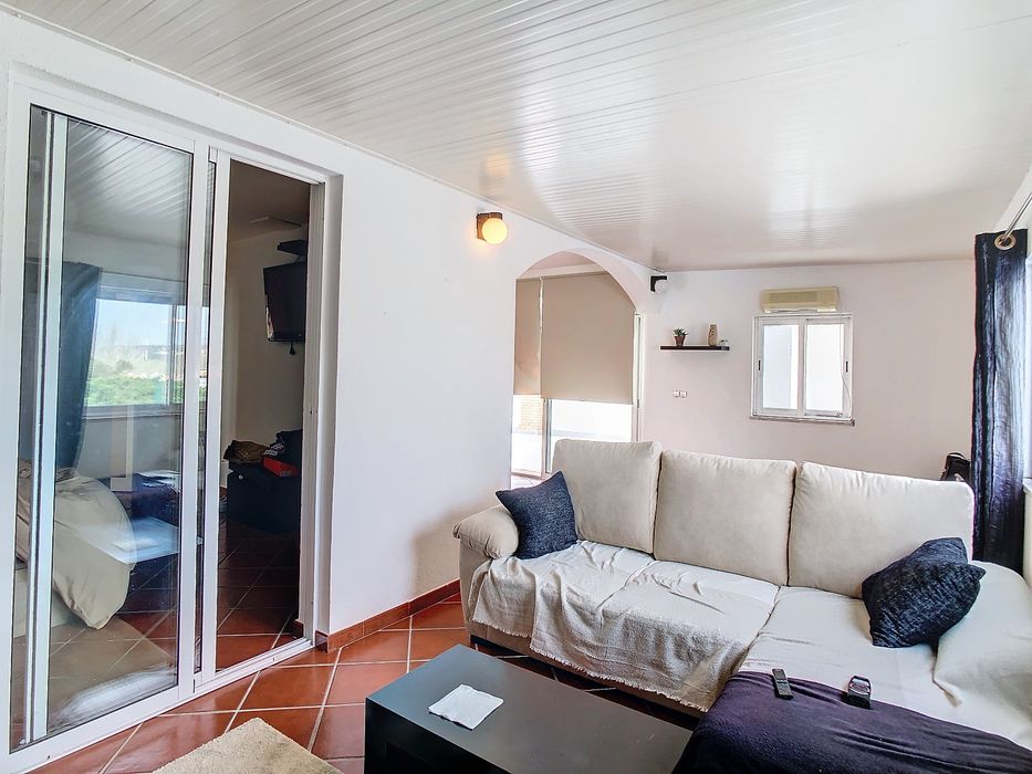 Apartamento T1 mobilado.