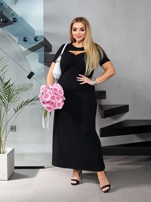 Платье с вырезом на груди размер 60-62