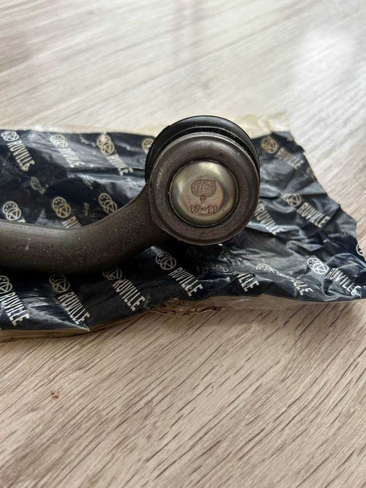 наконечник поперечной рулевой тяги (правий)