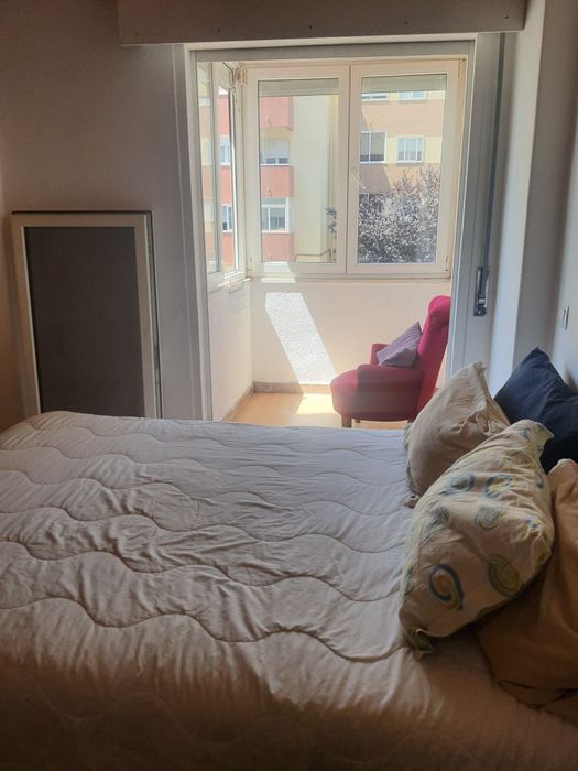 Quarto no Borel ,, perto da Amadora