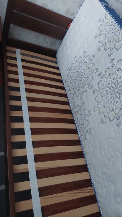 Недавно купленная кровать с ортопедическим матрасом. 190×80