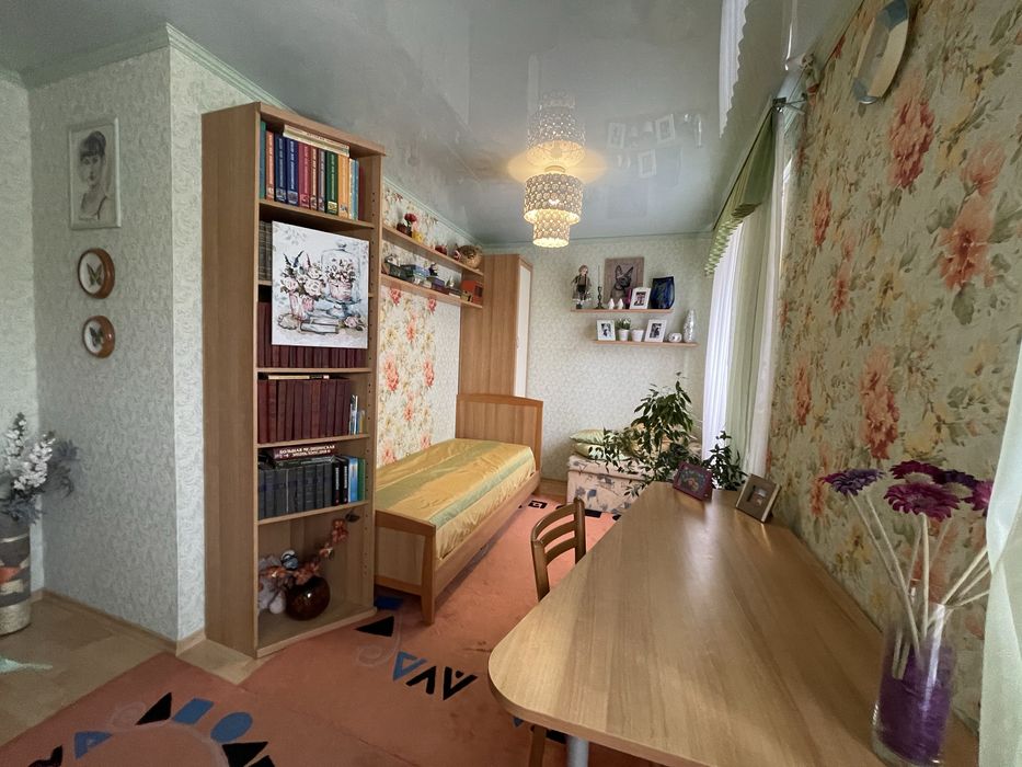 Квартира 3 кімнатна в центрі міста + гараж