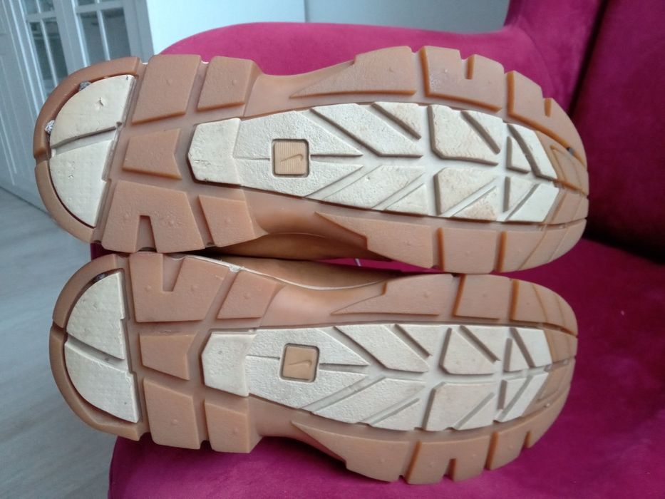 Buty Nike Air Source rozmiar 42, 5