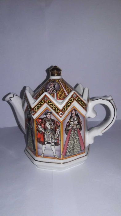 Коллекционный чайник Король Генрих VIII  Фарфор SADLER Англия.