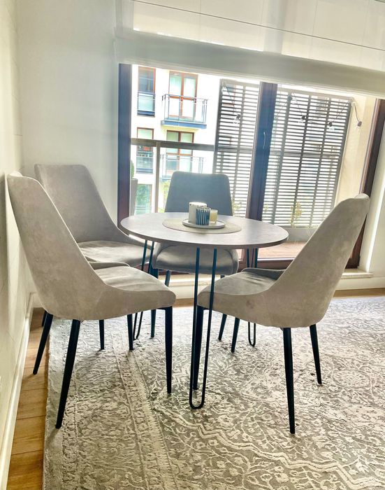 Okrągły stół i 4 krzesła