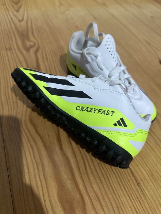Ténis de futebol adidas .